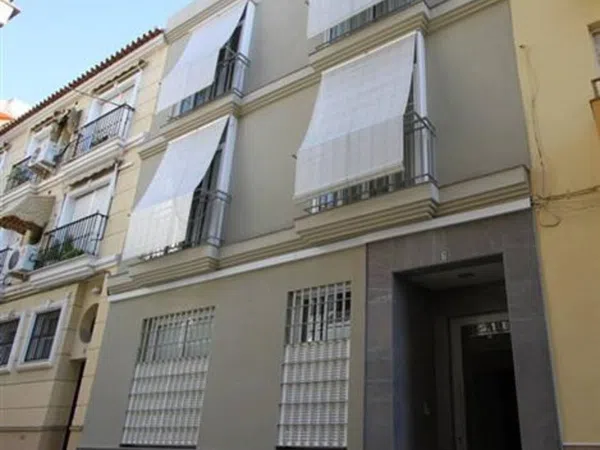 Estudio en calle isabel la católica, 6 - Foto 1