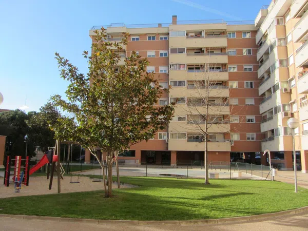 Piso en avenida de los rosales, 121