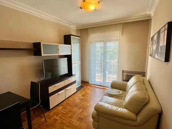 Piso en calle Julián Gayarre, 16 - Foto 1