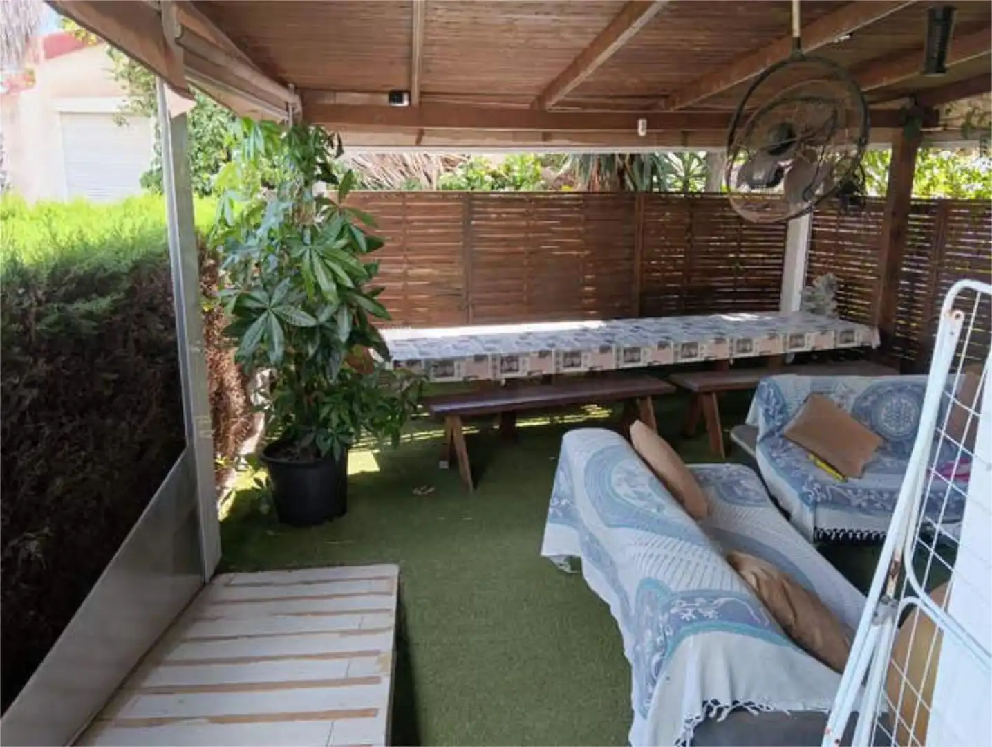 Chalet en Urbanización la marina - Foto 4