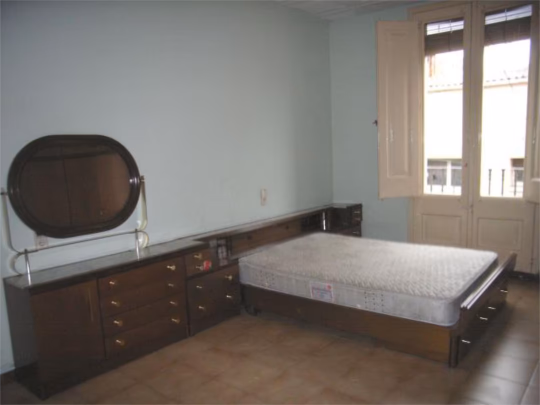 Piso en  Carrer de Josep Anselm Clavé 1 - Foto 2