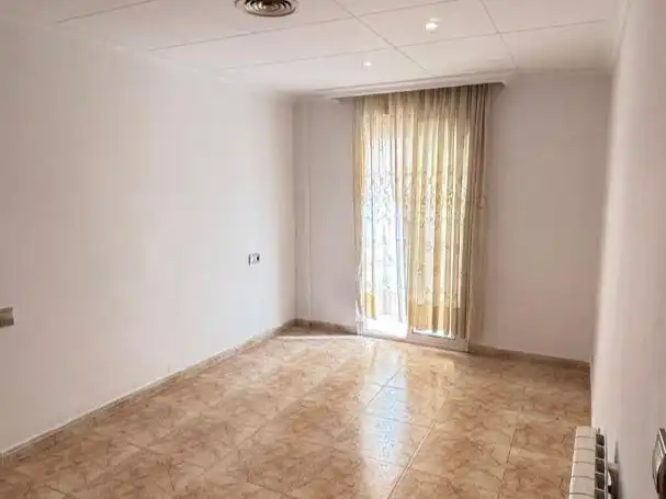 Piso en  Avinguda de Sant Jordi 14 - Foto 8