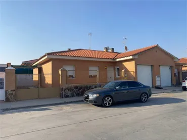 Casa adosada en Pueblo - Foto 1