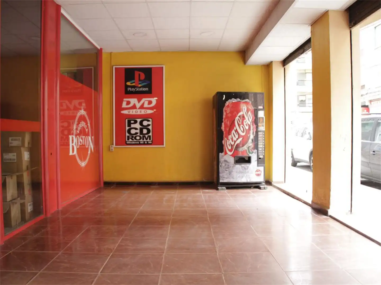 Local comercial en  Calle Lauri Volpi 26 - Foto 3