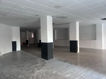 Local comercial en  Avinguda de Josep Tarradellas - Foto 1
