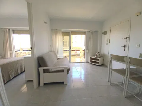 Piso en Desconocido, 8 a