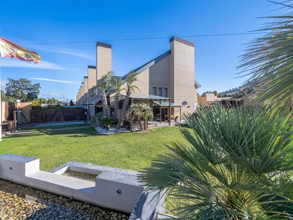 Chalet pareado en Calle Mistral, 2, La Finca - Foto 1