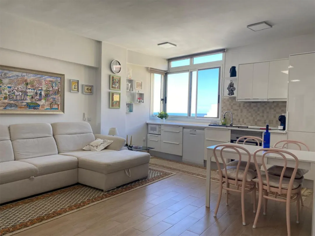 Piso en  Avenida Familia de Betancourt y Molina 26