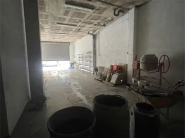 Local comercial en  Carrer Congost 26 - Foto 1