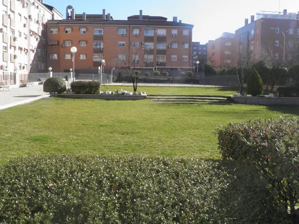 Piso en calle Pintor Velazquez, 43 - Foto 2
