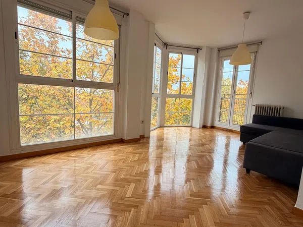 Piso en calle Bahía de Almería, 13