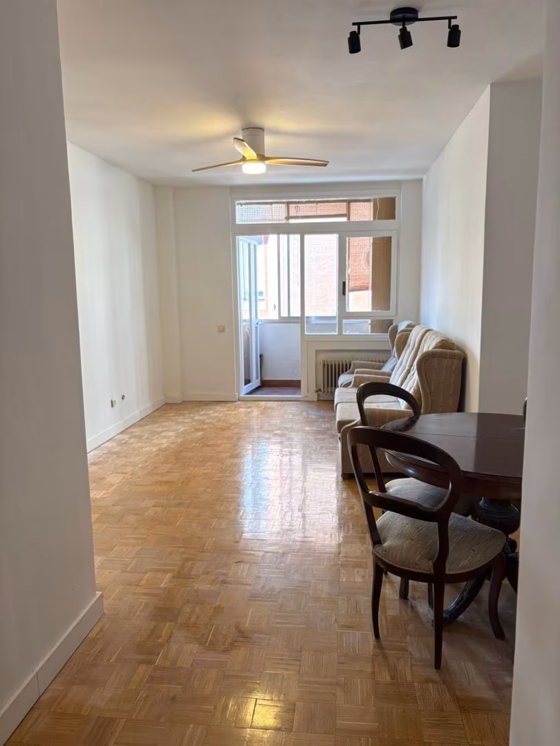 Piso en  Calle de Embajadores 100