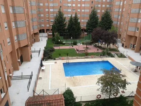 Piso en calle Carranque, 12 -42