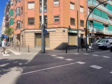 Local comercial en Esplugues de Llobregat - Foto 3