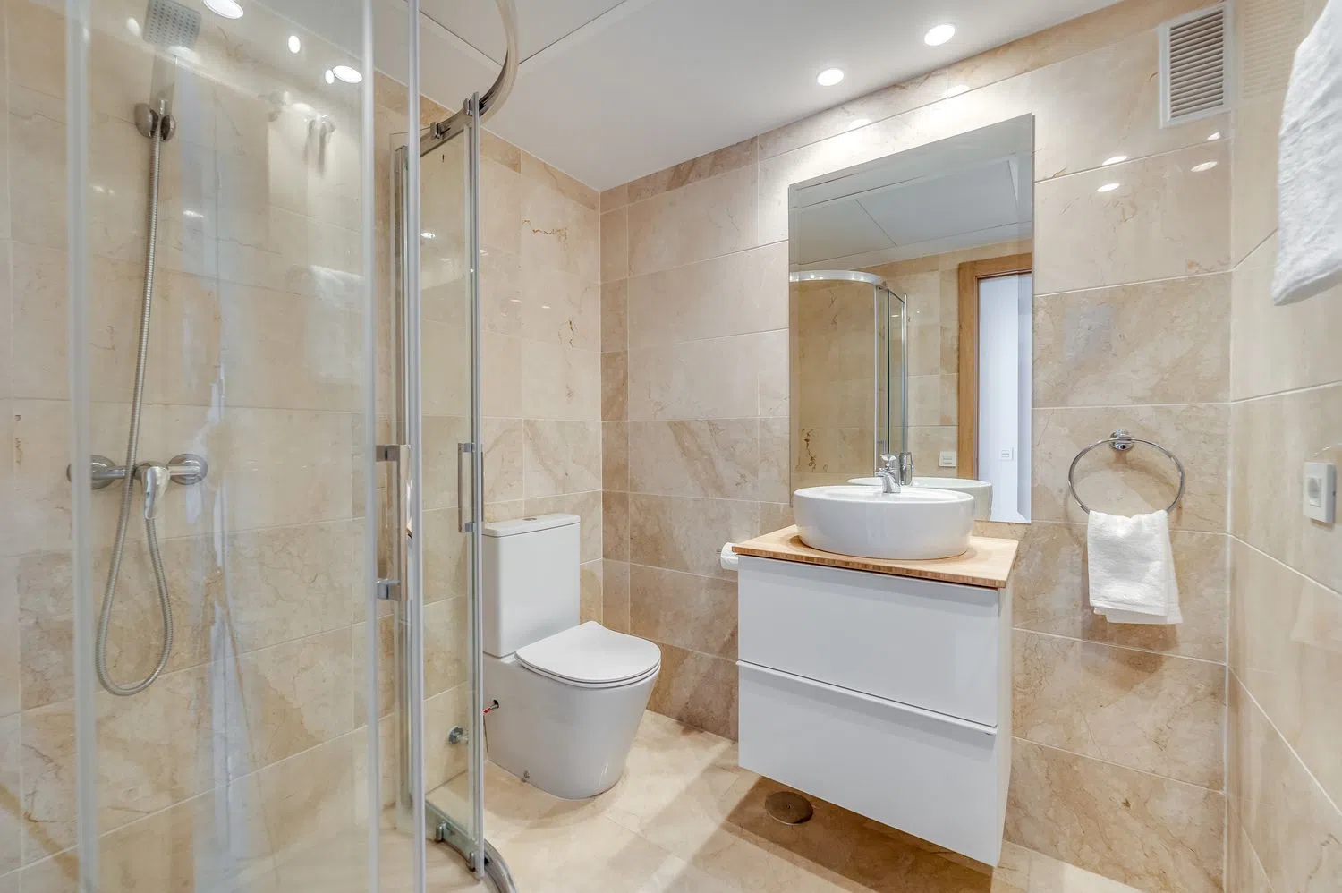 Chalet adosado en Urbanización Los Pinos de Aloha s/n - Foto 8