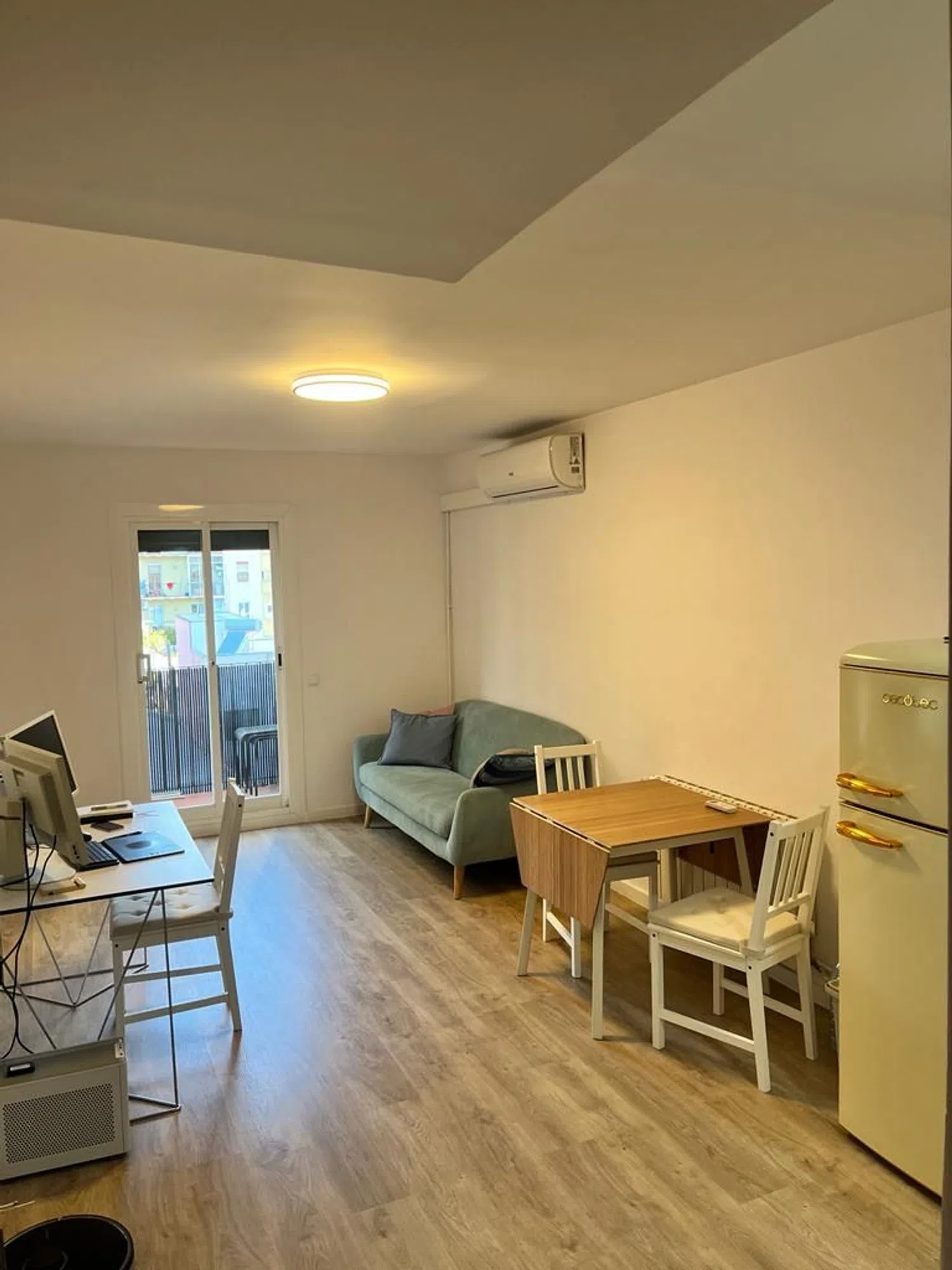 Piso en Barrio El Poblenou - Foto 1
