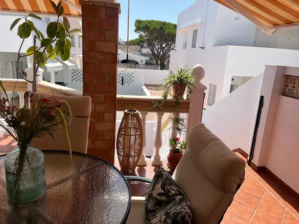 Chalet adosado en Avenida Conquistadores, 20 - Foto 1