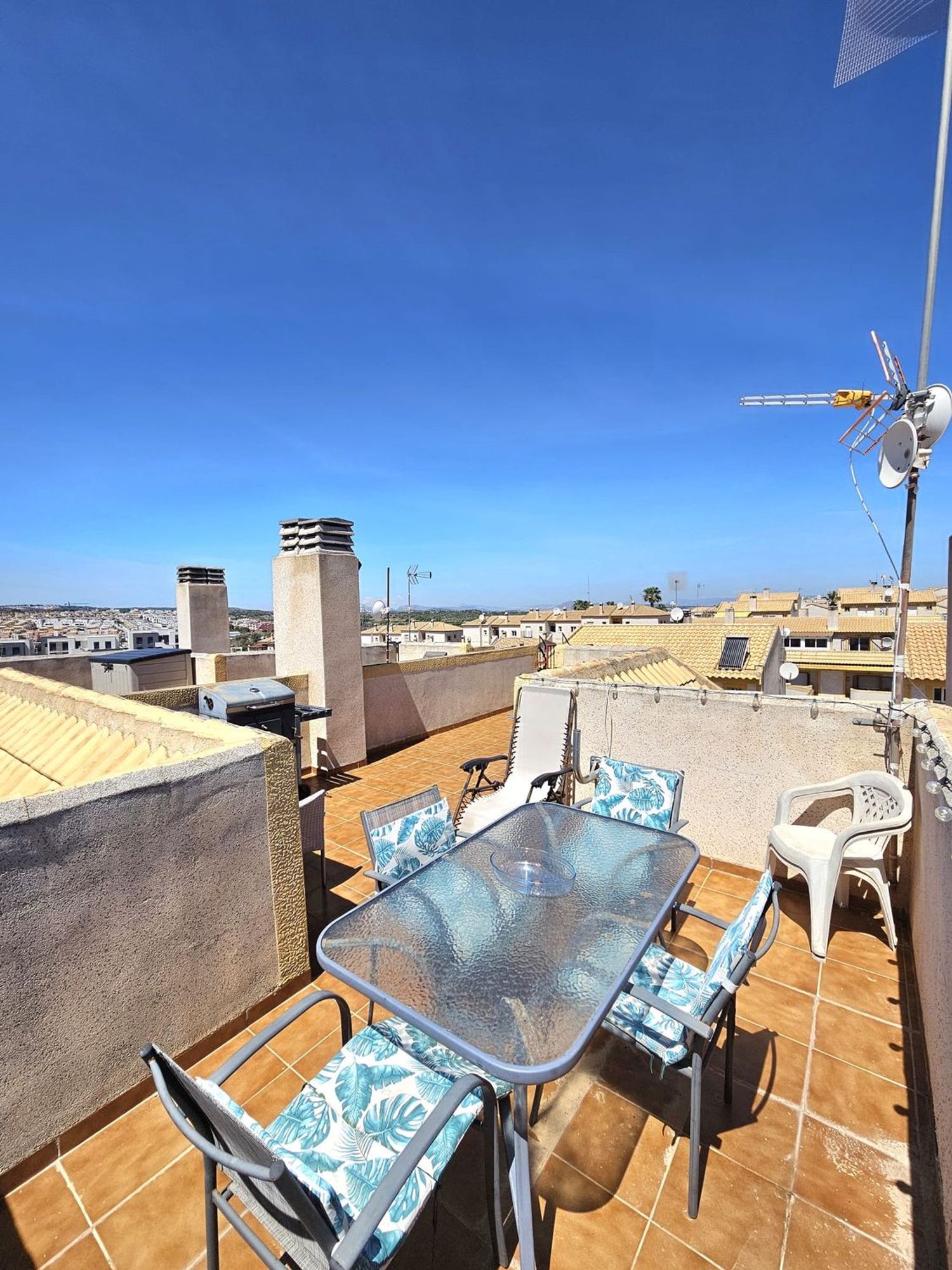 Chalet pareado en Calle Leman, 5, Zona Lago - Los Almendros - Foto 13