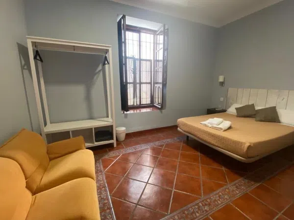 Caserón en Caserón en Plaza de Abades, 11, Judería - San Basilio - Foto 1
