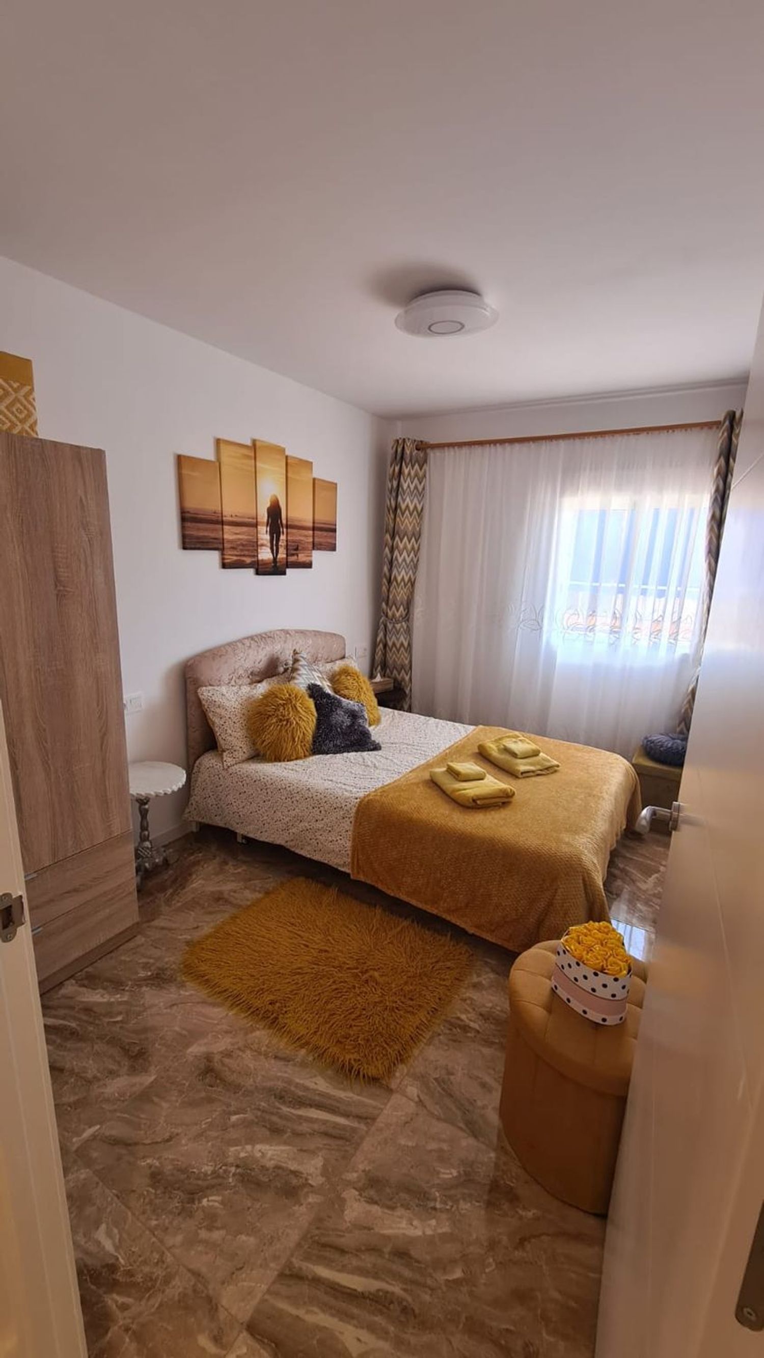 Estudio en calle Benilloba, 41