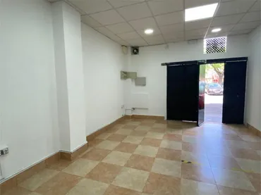 Local comercial en  Calle Puerto de Envalira 8 - Foto 3