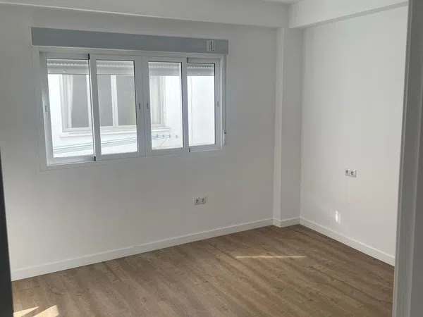 Piso en calle Salitre, 28