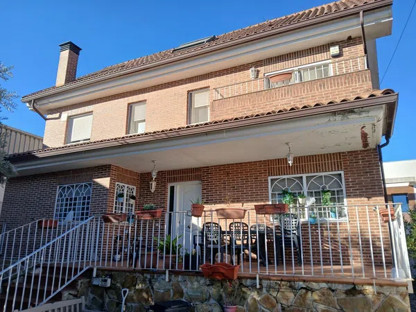 Casa independiente en Barrio Valdebebas - Valdefuentes