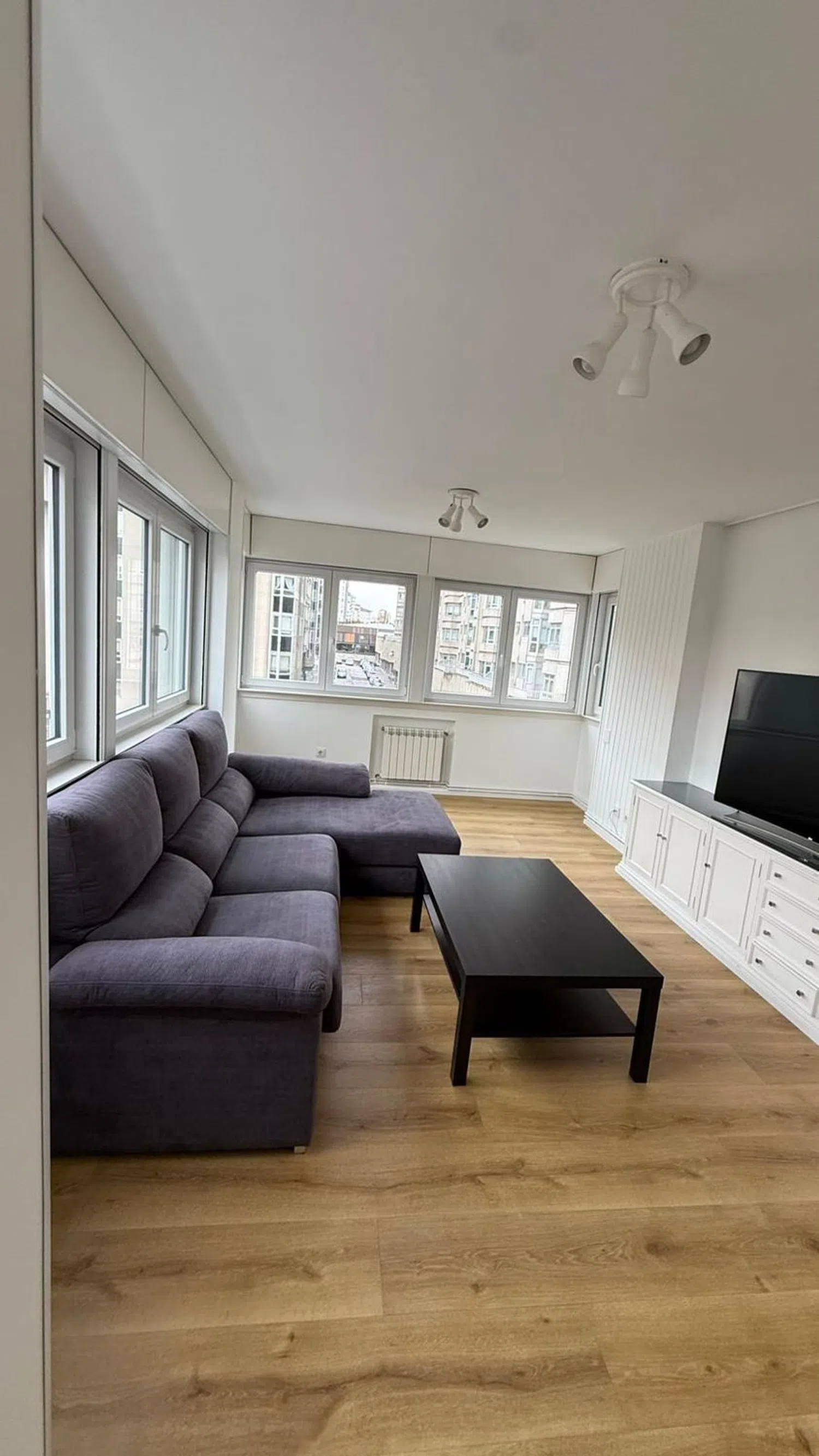 Piso en calle Álvaro Cunqueiro, 3 - Foto 2