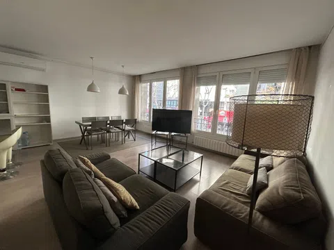 Piso en calle de Rocafort, 259