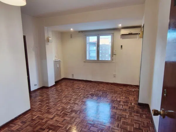 Alquiler de piso en Calle de César González Ruano, 7