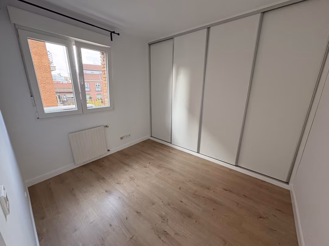 Piso en  Calle de Amaniel 8 - Foto 8