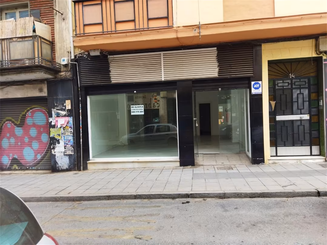 Planta baja en  Calle Sagrada Familia 14