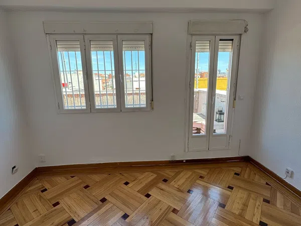 Ático en calle de Raimundo Fernández Villaverde, 11