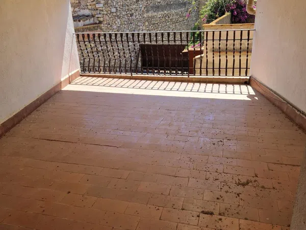 Casa de pueblo en Plaza Garriguella, 7 - Foto 2