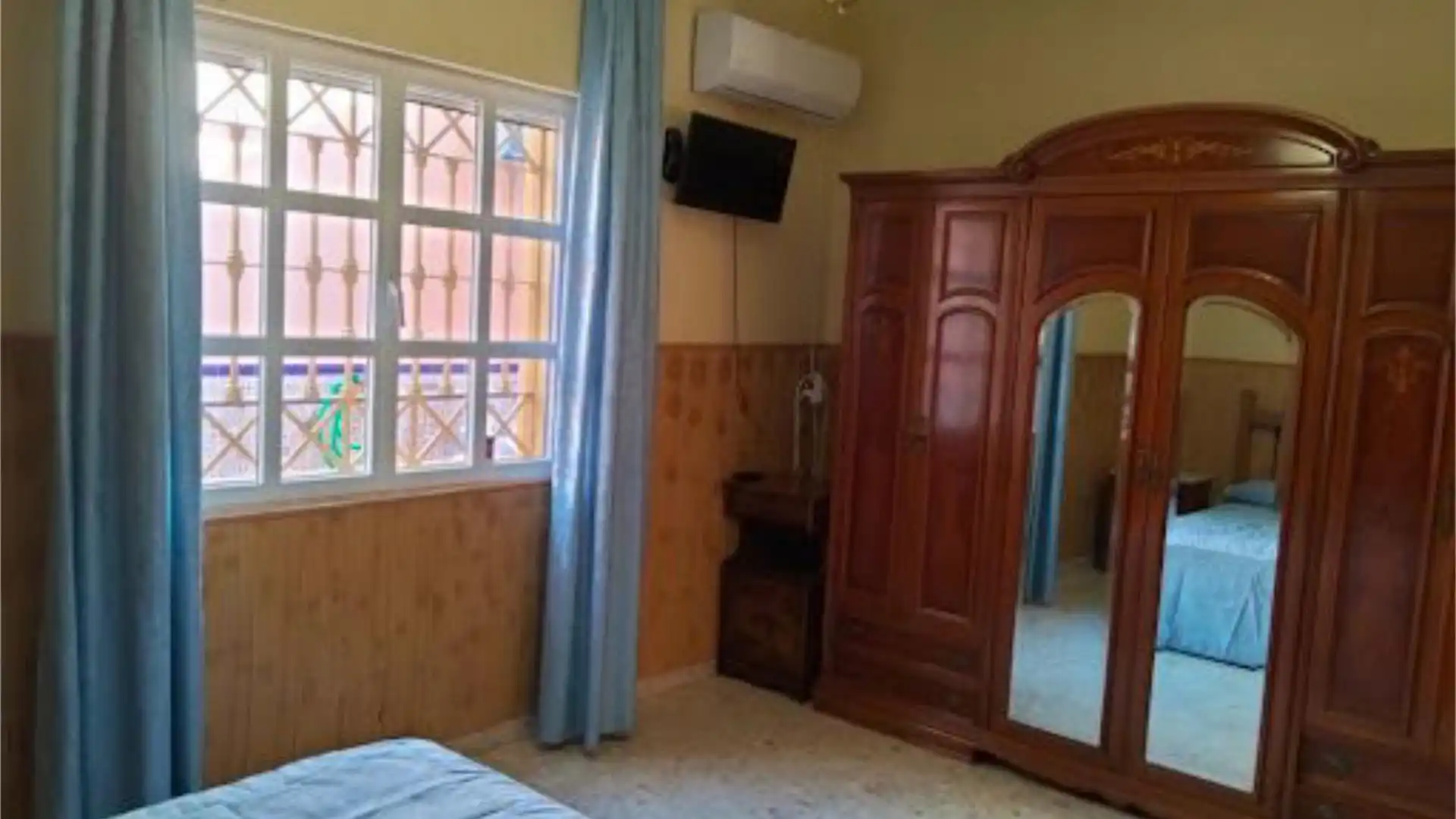 Casa adosada en  Avenida Ingeniero José Luis Prats 1 - Foto 1