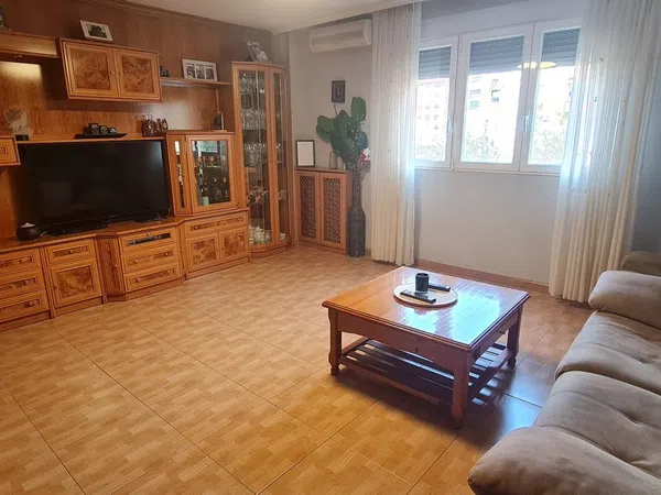 Piso en calle del Camino de los Vinateros, 24