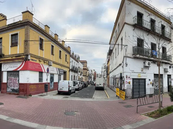Casa o chalet independiente en Avenida de la Cruz Roja, 16 -18, Cruz Roja - Capuchinos - Foto 1