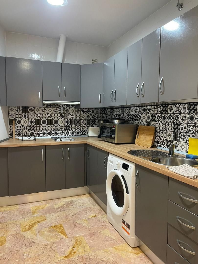 Apartamento en calle Calle Condes de Crespo Rascón 1 - Foto 3