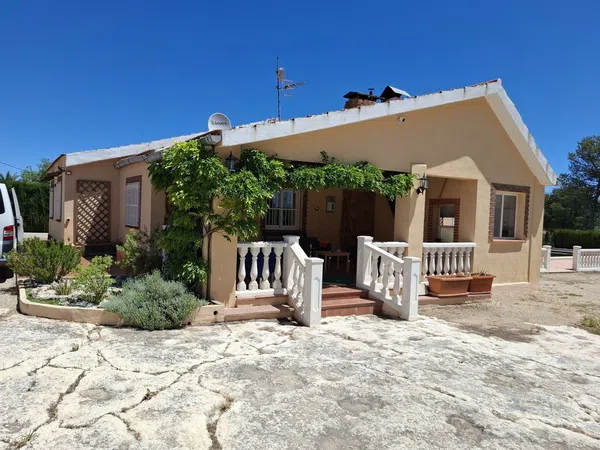 Casa o chalet independiente en Avenida de Moixent, 12 - Foto 1