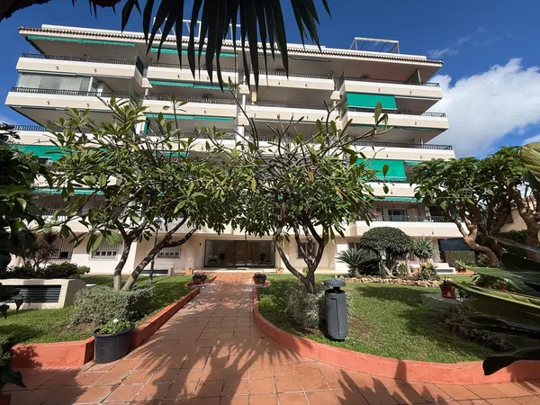 Piso en calle Amador de los Ríos, 3 - Foto 2