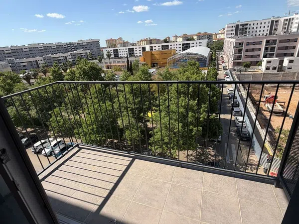 Piso en calle Japón, 18