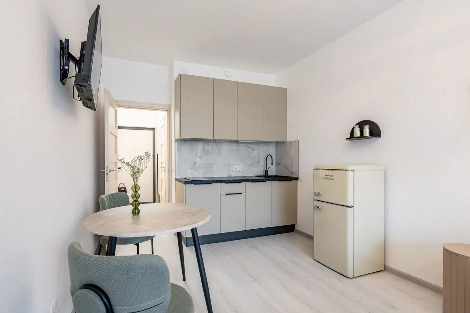 Estudio en calle de María de Guzmán, 29 - Foto 4