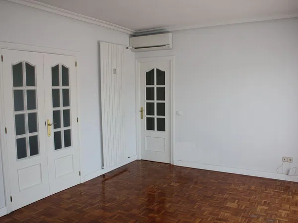 Piso en calle de Oña, 46