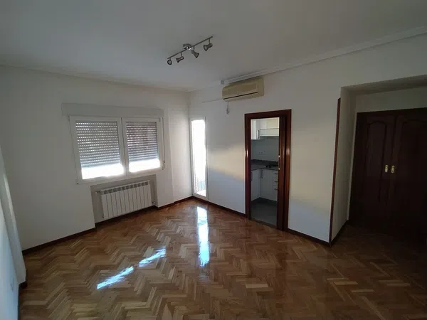 Piso en calle de Canillas, 38