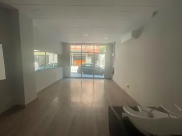 Local comercial en Cornellà de Llobregat - Foto 1
