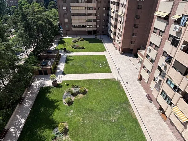 Piso en calle de Caleruega, 1