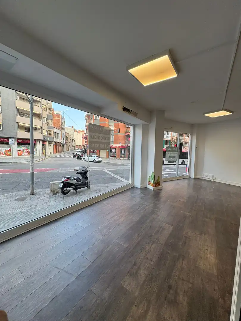 Local comercial en  Avinguda de Josep Tarradellas - Foto 6