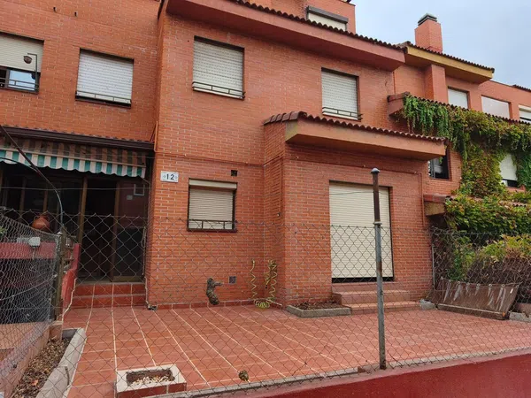 Chalet adosado en Calle Santillana Mar 12 Comu, 12, Casco Antiguo, Casco Antiguo - Foto 1