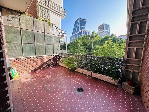 Piso en calle de Enrique Larreta, 12
