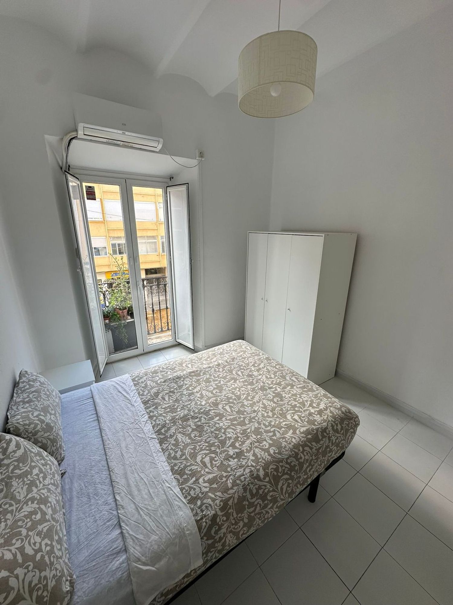 Piso en calle Pagés del Corro, 157